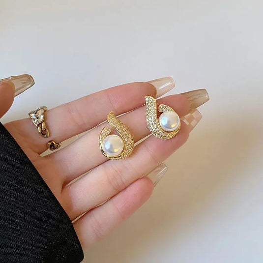 π§ββοΈ Mermaid Pearl Earrings