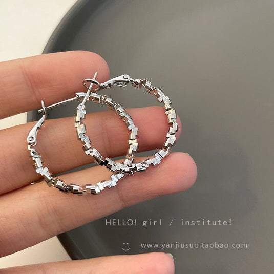 🩶 Silver Textured Hoop Earrings – Minimal Chic Hoops for Daily Glam