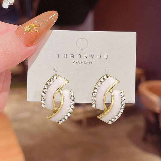 Elegant Twirl Crystal Earrings β¨π«