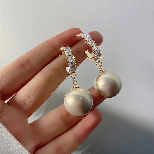 🌸 Round Pearl Dangle Earrings