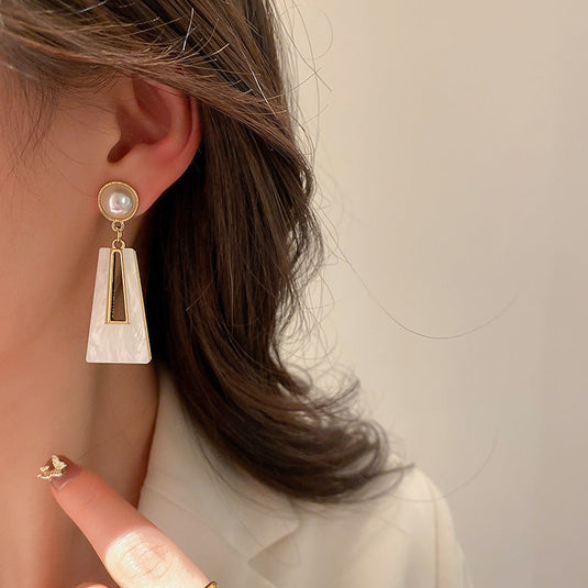 Pearl Geometric Drop Earrings – Elegant Statement Jewelry ✨
