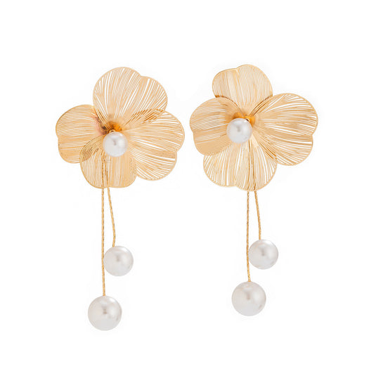 🌸 Luxe Floral Pearl Drop Earrings – Glam Statement Elegance ✨