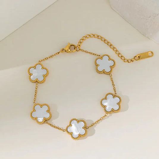 🍀 White Lucky Clover Necklace