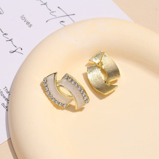 Elegant Twirl Crystal Earrings β¨π«