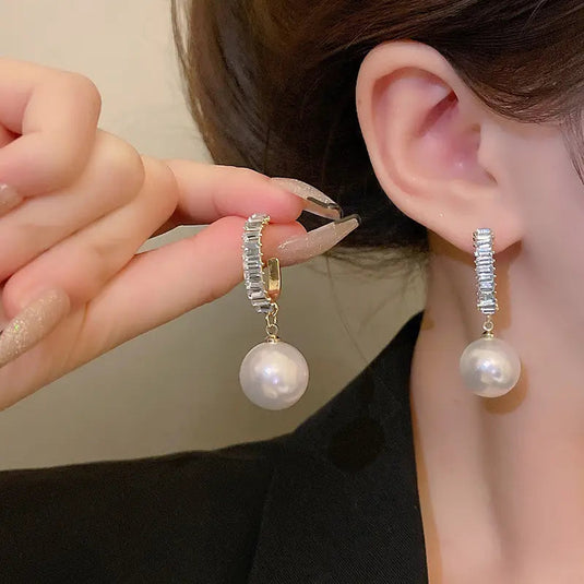 🌸 Round Pearl Dangle Earrings