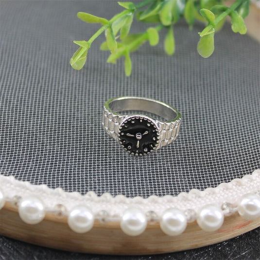 Vintage Watch Dial Ring β Retro Statement Fashion for Women ββ¨