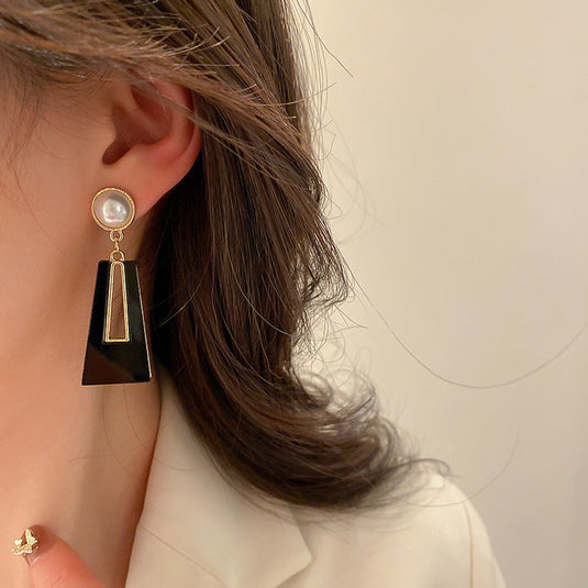 Pearl Geometric Drop Earrings – Elegant Statement Jewelry ✨