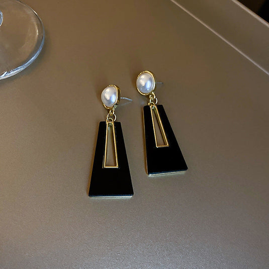 Pearl Geometric Drop Earrings – Elegant Statement Jewelry ✨
