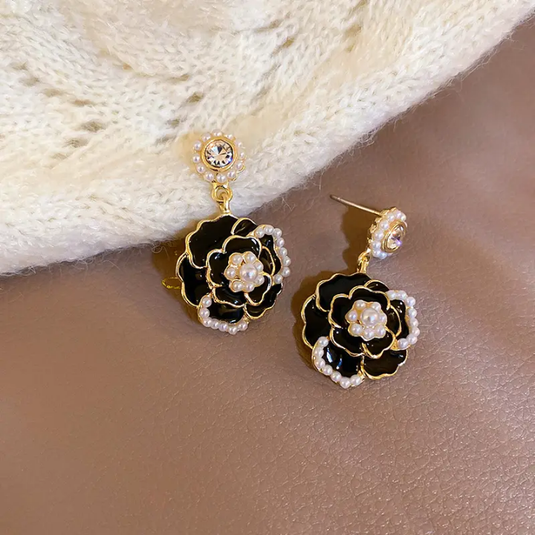 🌸 Pearl Bloom Drop Earrings – Elegant Floral Dangler ✨