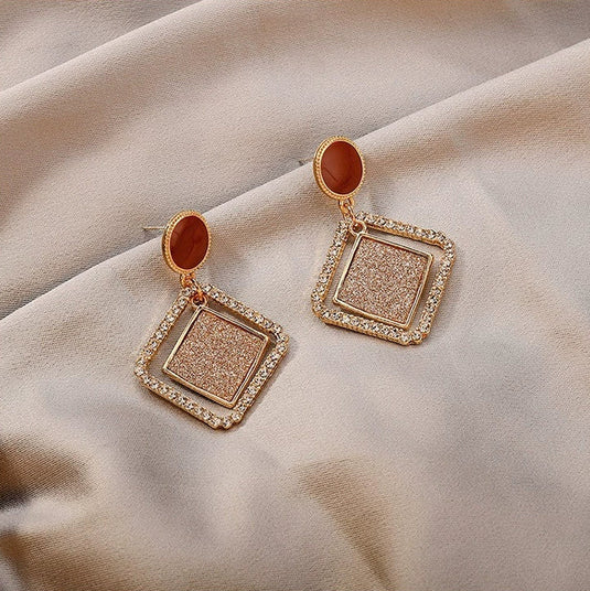 ✨ Glam Geometric Dangle Earrings 💎