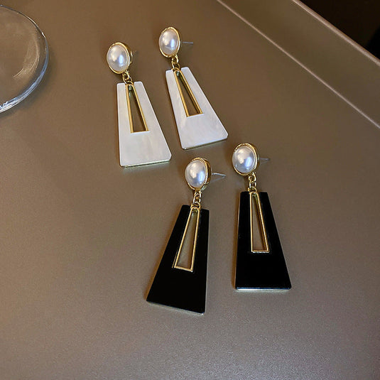 Pearl Geometric Drop Earrings – Elegant Statement Jewelry ✨