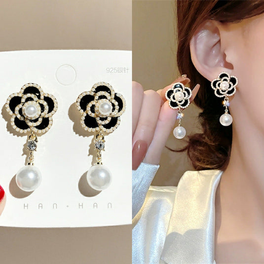 Elegant Black Floral Pearl Drop Earrings ✨🌸