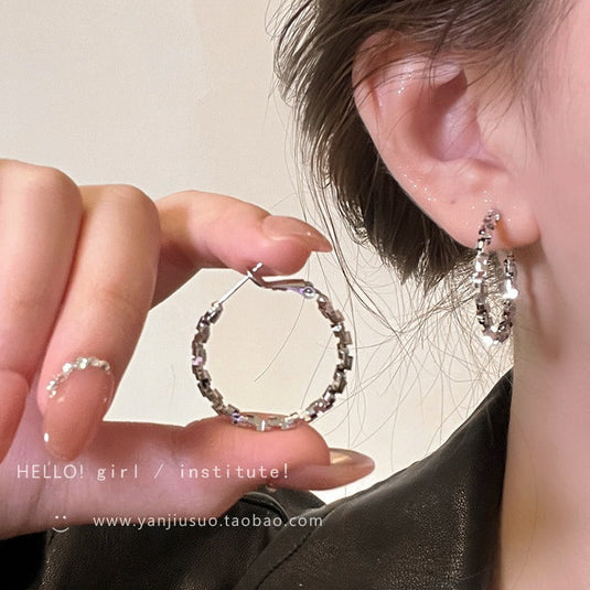 🩶 Silver Textured Hoop Earrings – Minimal Chic Hoops for Daily Glam