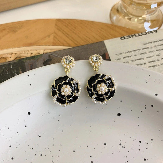 🌸 Pearl Bloom Drop Earrings – Elegant Floral Dangler ✨