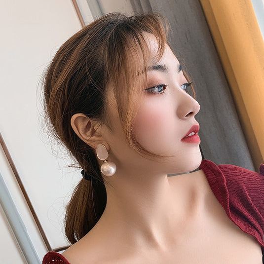 🤍 Luxe Pearl Drop Earrings – Elegant Modern Charm ✨